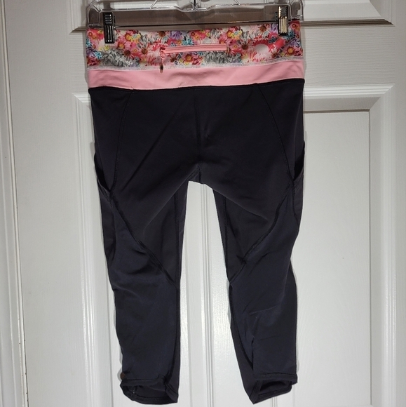 LULULEMON Run a Marathon Crops - Picture 2 of 6